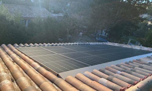 Anzapole – Installation de panneaux photovoltaïque sur toiture Anzapole - Installation de panneaux photovoltaïque sur toiture